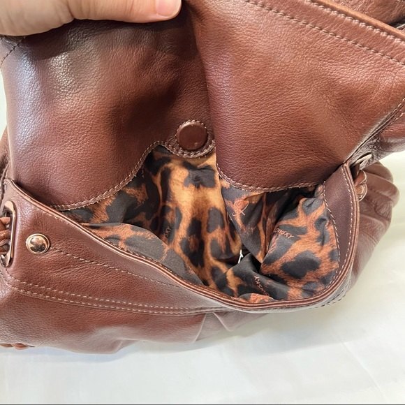 B Makowsky brown leather slouchy hobo shoulder handbag purse. - Picture 9 of 12